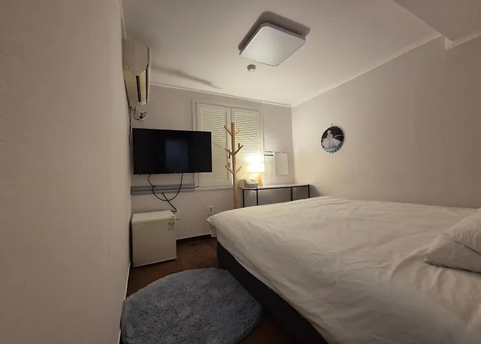 Cozy Seomyeon 코지스테이 부산 서면 3*