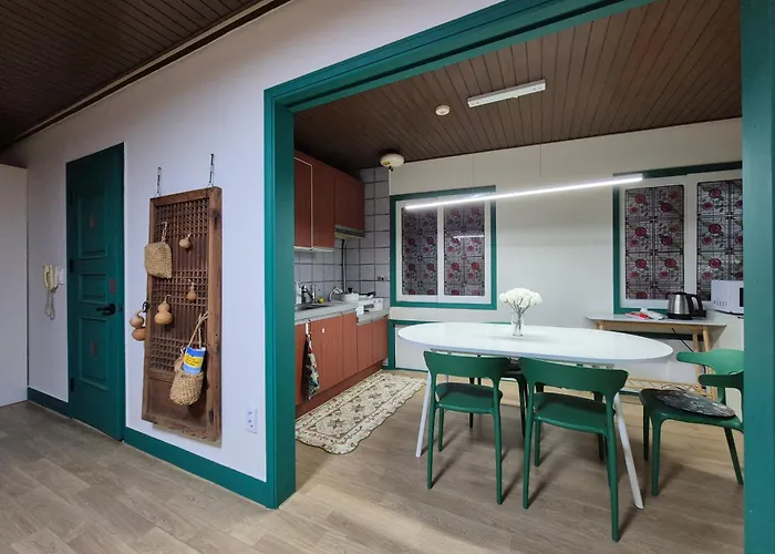 Cozy Seomyeon 코지스테이 부산 서면 3*
